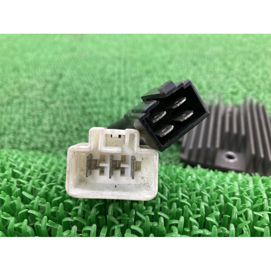 V7IIIストーン レギュレター モトグッチ 純正 バイク 部品 レギュレーター レクチファイアー 品薄 希少品 車検 Genuine 【中古】 5 V7IIIストーン レギュレター モトグッチ 純正 中古 バイク 部品