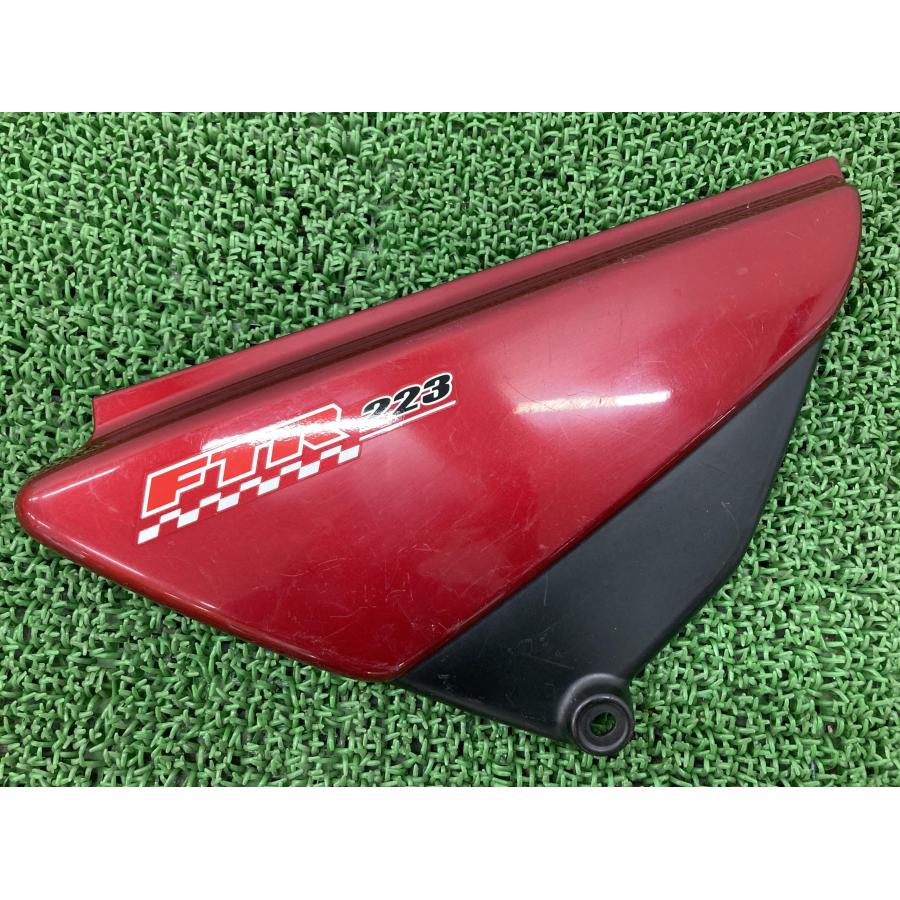 FTR223 サイドカバー 右 ワインM KPM ホンダ 純正 バイク 部品 MC34 修復素材に 割れ欠け無し 品薄 希少品 車検 Genuine 【中古】 64 ホンダ（HONDA） FTR223 サイドカバー 右 ワインM KPM 純正 中古