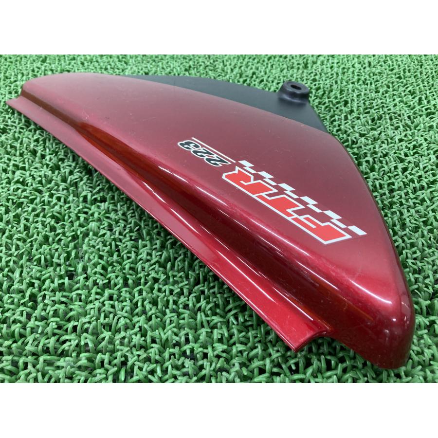 FTR223 サイドカバー 右 ワインM KPM ホンダ 純正 バイク 部品 MC34 修復素材に 割れ欠け無し 品薄 希少品 車検 Genuine 【中古】 64 バイク FTR223 サイドカバー 右 ワインM KPM ホンダ 純正 バイク 部品