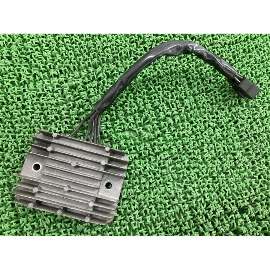ボンネビルT100 レギュレター トライアンフ(TRIUMPH) 純正 RS41 38 スラクストンにも レギュレーター レクチファイア 品薄 【中古】 10 ボンネビルT100 レギュレター トライアンフ(TRIUMPH) 純正 中古 RS41