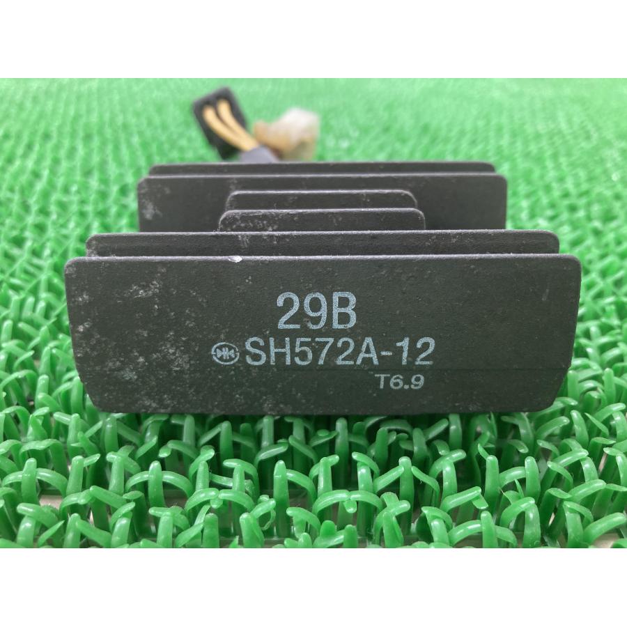 グラストラッカー レギュレター スズキ 純正 バイク 部品 NJ47A 29B SH572A-12 ST250 レギュレーター レクチファイア 【中古】 94 スズキ（SUZUKI） グラストラッカー レギュレター 純正 中古 バイク