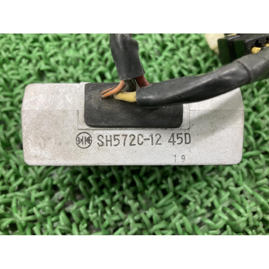 GSX250Sカタナ レギュレター 45D/SH572C-12 スズキ 純正 GJ76A 45D SH572C-12 レギュレーター レクチファイアー 【中古】 76 スズキ（SUZUKI） GSX250Sカタナ レギュレター 45D/SH572C-12 純正