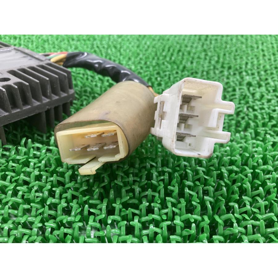 VTR1000SP-1 レギュレター ホンダ 純正 RVT1000 VTR1000SP-2 レギュレーター レクチファイアー 機能的問題なし 【中古】 86 ホンダ（HONDA） VTR1000SP-1 レギュレター 純正 中古 バイク 部品
