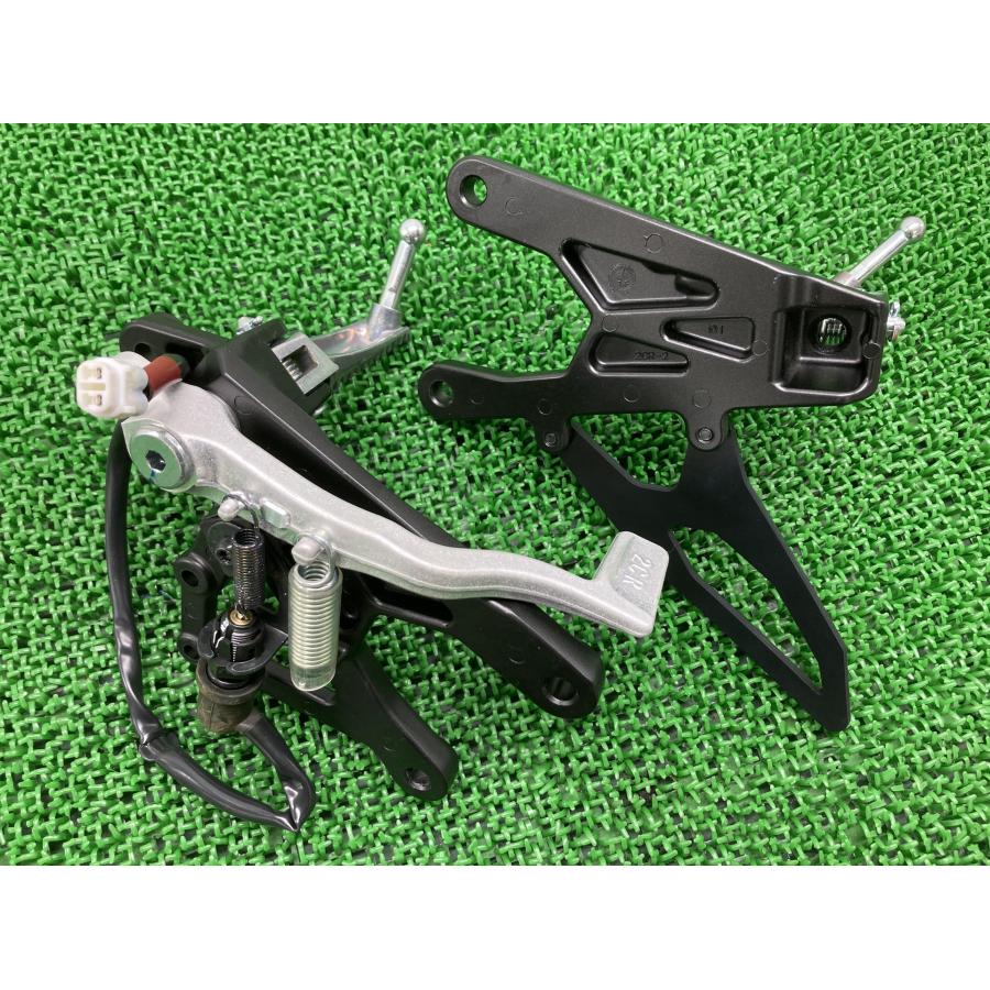 ヤマハ発動機 YZF-R1 ステップ 左右 2CR ヤマハ 純正 中古 バイク 部品