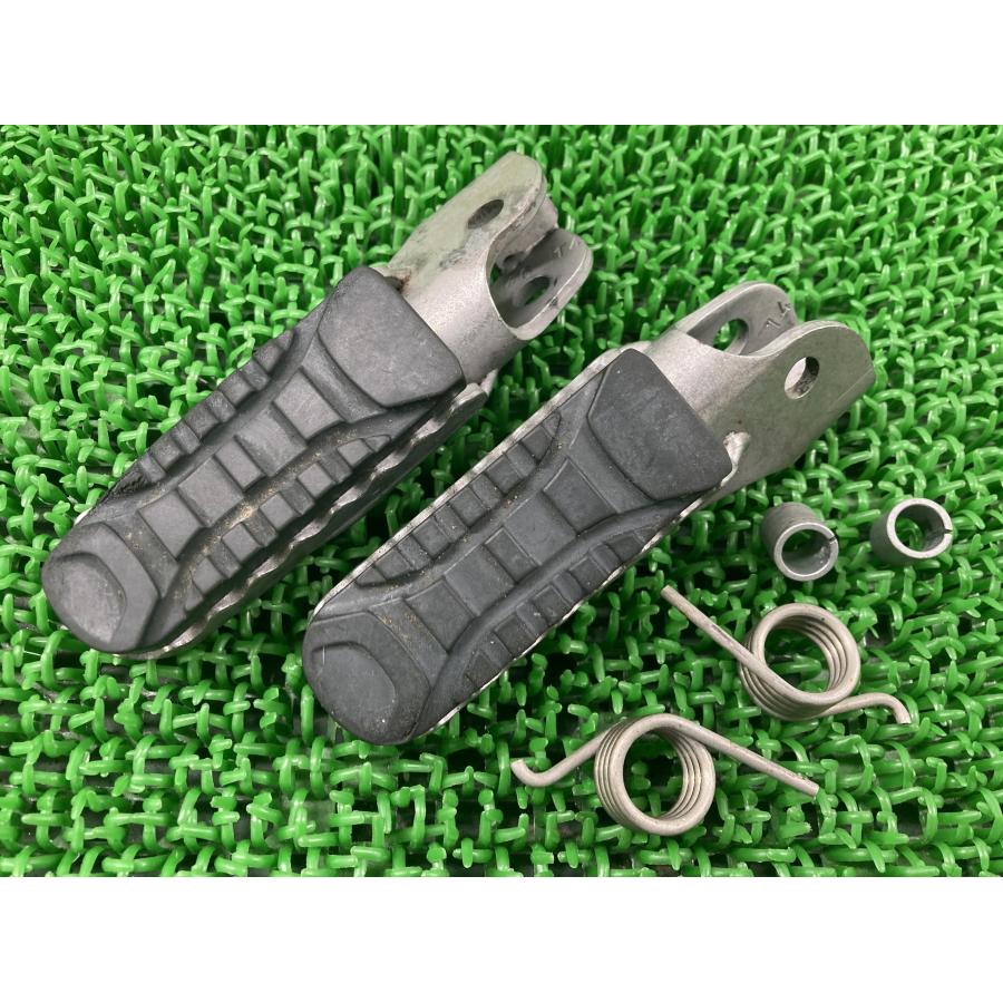 R1200GS ステップペグ 左右 26718526739-23310110/26718526740-23310110  純正 2013年式外し 26718526739-23310110 【中古】 27 R1200GS ステップペグ 左右 26718526739-23310110/26718526740