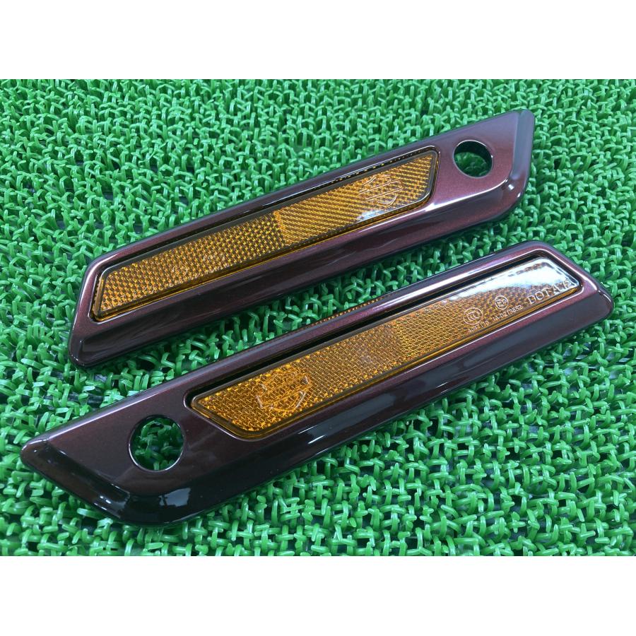 FLTRXS1750 サドルバッグラッチカバー 左右 茶M 90200448/90200449 ハーレー 純正 2018年式外し 90200448 90200449 反射板 【中古】 21 FLTRXS1750 サドルバッグラッチカバー 左右 茶M 90200448/90200449