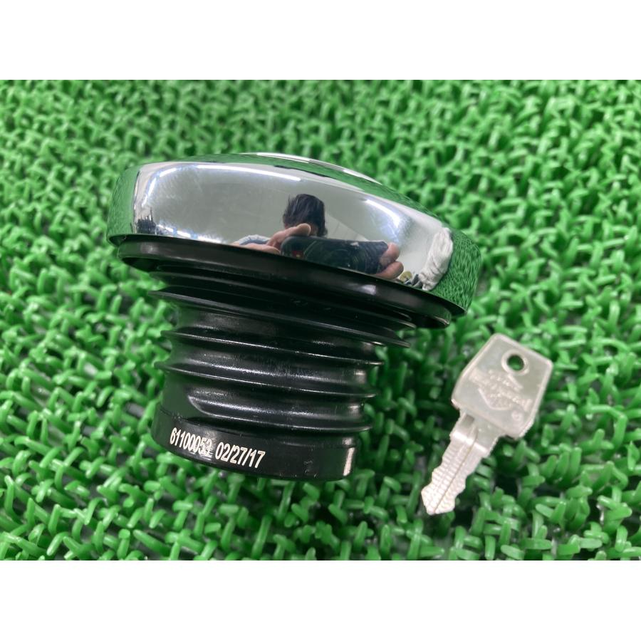 タンクキャップ 61100053 ハーレー 純正 バイク 部品 コンディション良好 割れ欠け無し スポーツスター ソフテイル ダイナ 【中古】 8 タンクキャップ 61100053 ハーレー 純正 中古 バイク 部品