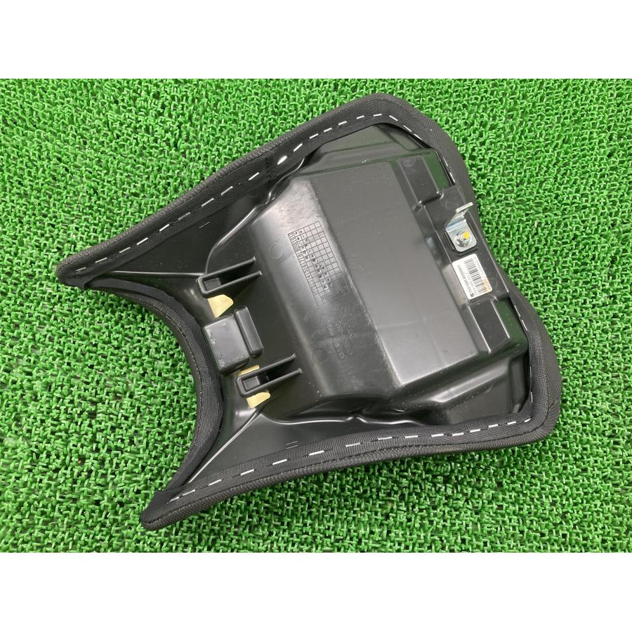 NINJA400 フロントシート 53066-0801 カワサキ 純正 バイク 部品 EX400G コンディション良好 破れ無し 品薄 希少品 【中古】 83 カワサキ（Kawasaki） NINJA400 フロントシート 53066-0801 純正 中古
