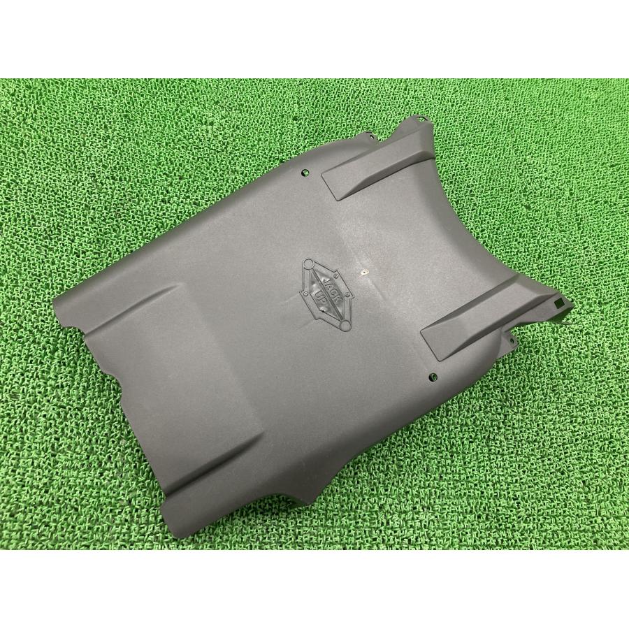 バーグマン125Fi アンダーカウル 44K スズキ 純正 BURGMAN125Fi コンディション良好 割れ欠け無し 品薄 希少品 【中古】 28 スズキ（SUZUKI） バーグマン125Fi アンダーカウル 44K 純正 中古