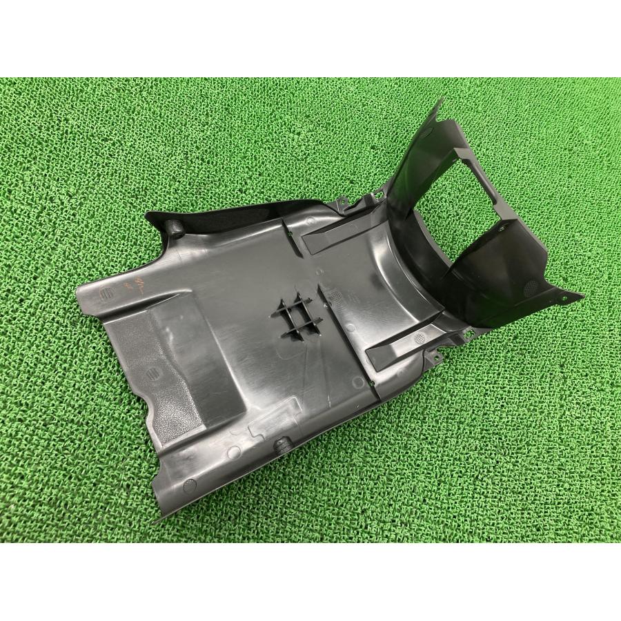 バーグマン125Fi アンダーカウル 44K スズキ 純正 BURGMAN125Fi コンディション良好 割れ欠け無し 品薄 希少品 【中古】 28 スズキ（SUZUKI） バーグマン125Fi アンダーカウル 44K 純正 中古