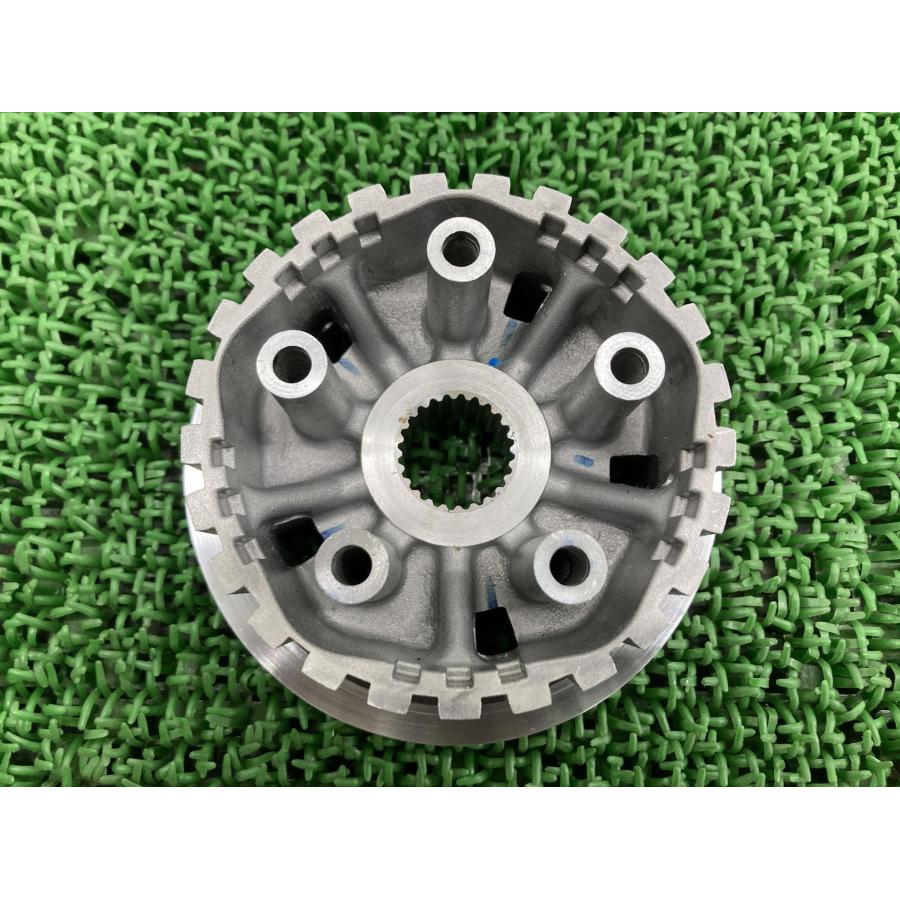 デイトナ675 クラッチインナードラム トライアンフ(TRIUMPH) 純正 トライアンフ 14-15年 DAYTONA675 センタークラッチ 【中古】 25 デイトナ675 クラッチインナードラム トライアンフ(TRIUMPH) 純正 中古