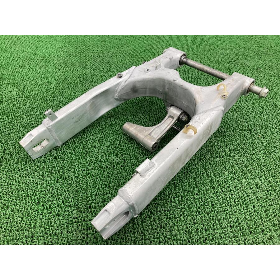 VTR1000F スイングアーム MBB JH2SC36A3VM005*** ホンダ 純正 バイク 部品 SC36 曲がり無し 品薄 希少品 車検 Genuine 【中古】 85 ホンダ（HONDA） VTR1000F スイングアーム MBB JH2SC36A3VM005*** 純正