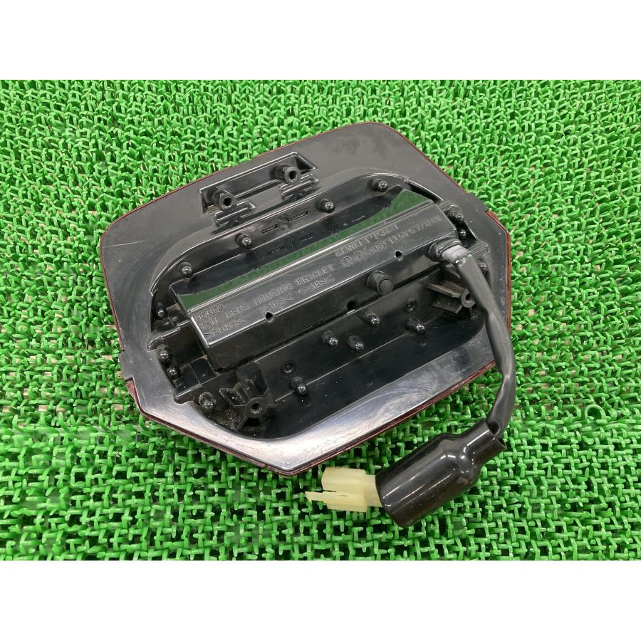 CB1300SF テールランプ P3421 ホンダ 純正 中古 バイク 部品 2007年式外し SC54-1401*** 割れ欠け無し 品薄 希少品 車検 Genuine 8の画像
