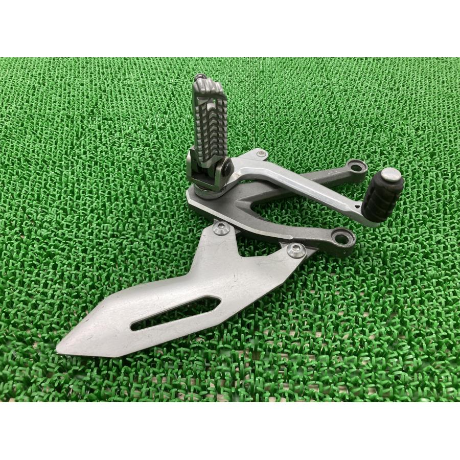めい カワサキ（Kawasaki） H2 ステップ 左 1308 純正 中古 バイク 部品