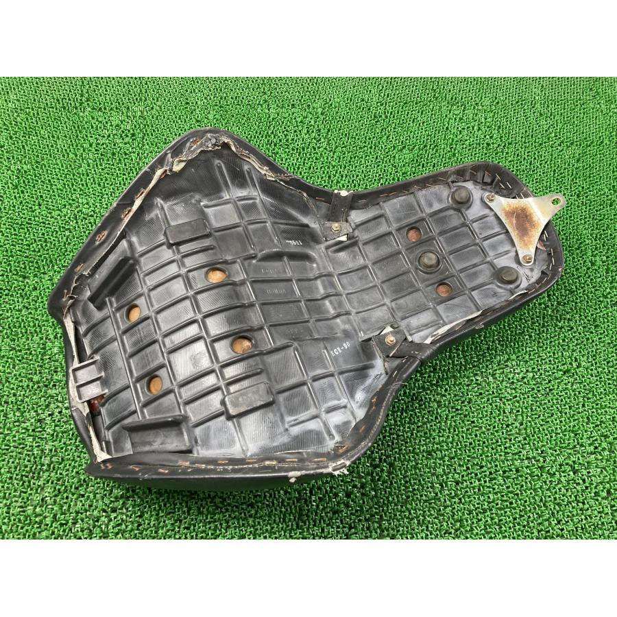 ホンダ（HONDA） Vツインマグナ250 シート KCRA 純正 中古 バイク 部品 