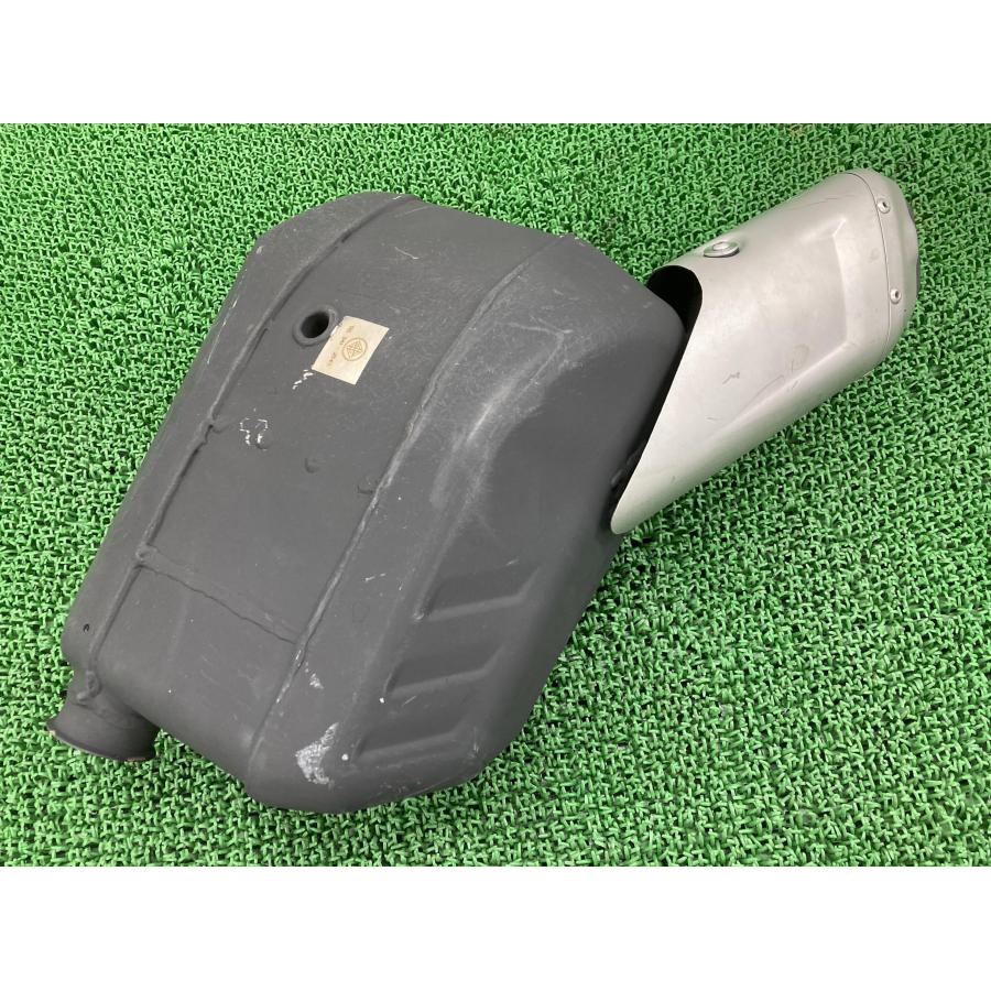 ストリートトリプル765 サイレンサーマフラー 2202065 トライアンフ(TRIUMPH) 純正 トライアンフ コケキズ無し 希少品 【中古】 11 ストリートトリプル765 サイレンサーマフラー 2202065 トライアンフ