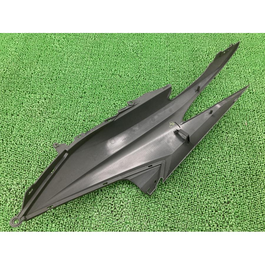 シグナスRAY-Z シートカウル 右 ガンM 1GC ヤマハ 純正 バイク 部品 CYGNUS レイズィー 極上品 ハイクオリティ 【中古】 79 ヤマハ発動機 シグナスRAY-Z シートカウル 右 ガンM 1GC ヤマハ 純正