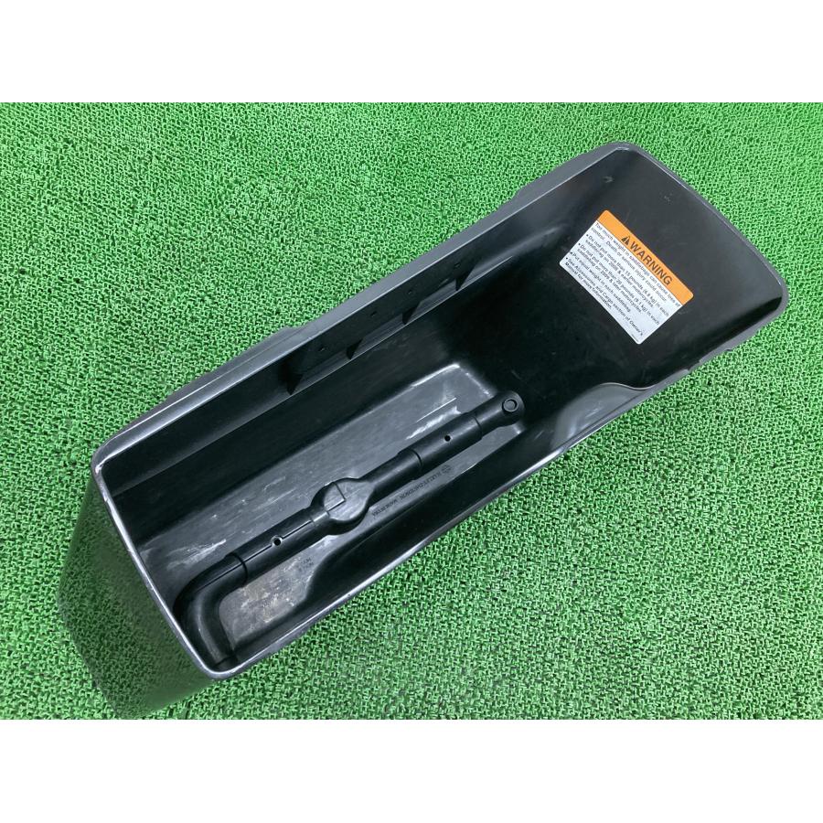 ツーリング パニアケース 左 茶M 79091-93B/79107-03A ハーレー 純正 79091-93B 79107-03A 93-13年 ペイント素材に 【中古】 68 ツーリング パニアケース 左 茶M 79091-93B/79107-03A ハーレー 純正