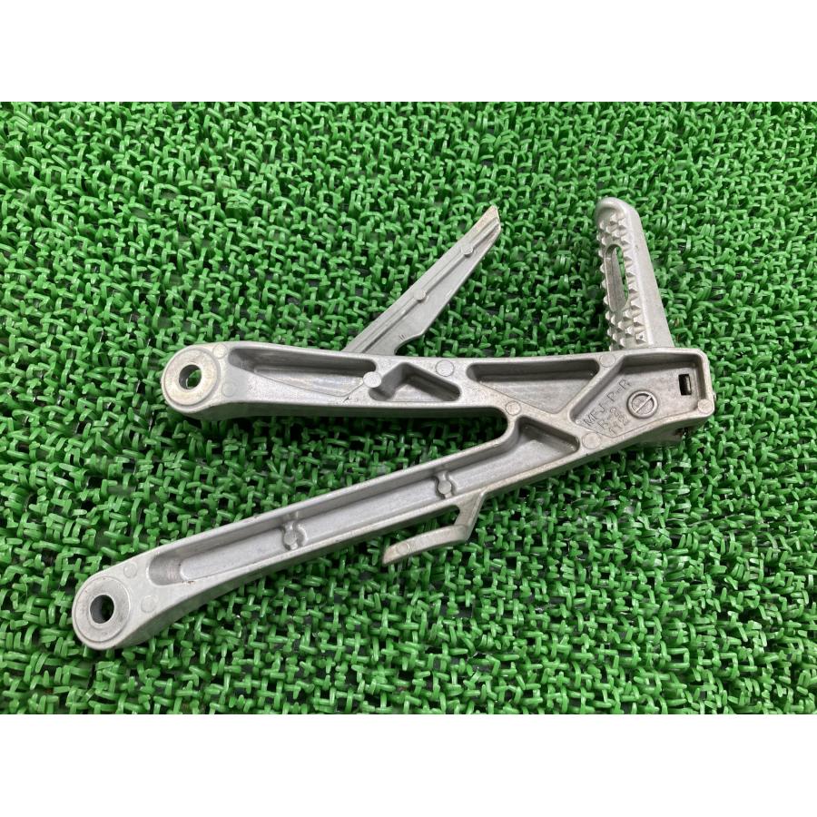 CBR600RR(2024) 純正タンデムステップ&タンデムシート ホンダ（HONDA） CBR600RR タンデムステップ 右 MFJ 純正 中古 バイク