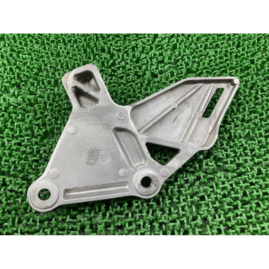 CB650R ステップ 左 MKN ホンダ 純正 中古 RH03 メインステップ ペグ 曲がり無し Ko ホンダ（HONDA） CB650R ステップホルダー 左 MKN 純正 中古 バイク