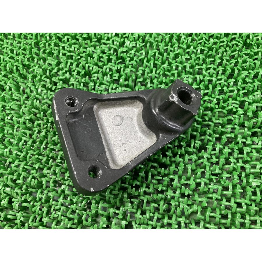 カワサキ（Kawasaki） ゼファー400 エンジンマウント 右後 純正 中古