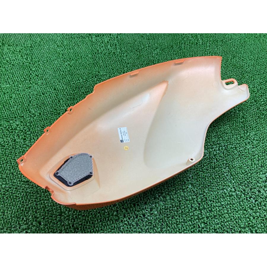 M696 M796 M1100 タンクカバー 右 緑 48032591B ドゥカティ 純正 モンスター 着せ替えカウル 割れ欠け無し ペイント素材に 【中古】 11 M696 M796 M1100 タンクカバー 右 橙M 48032591B ドゥカティ 純正 中古