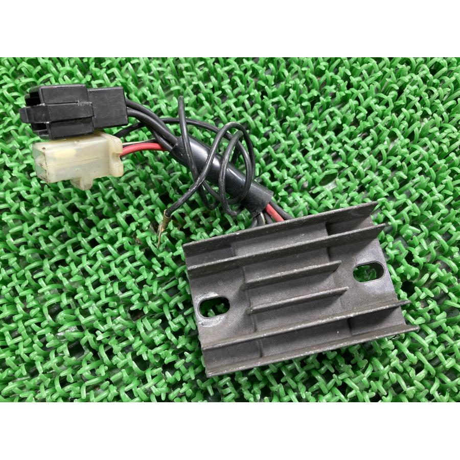 グラストラッカー レギュレター スズキ 純正 バイク 部品 NJ47A 29B SH572A-12 ボルティー ST250 レギュレーター 【中古】 34 スズキ（SUZUKI） グラストラッカー レギュレター 純正 中古 バイク
