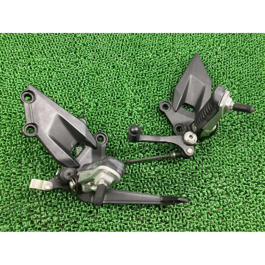 カワサキ NINJA250R ステップ 左右 35063-0385A/35063-0386A カワサキ NINJA250R ステップ 左右 35063-0385A/35063-0386A