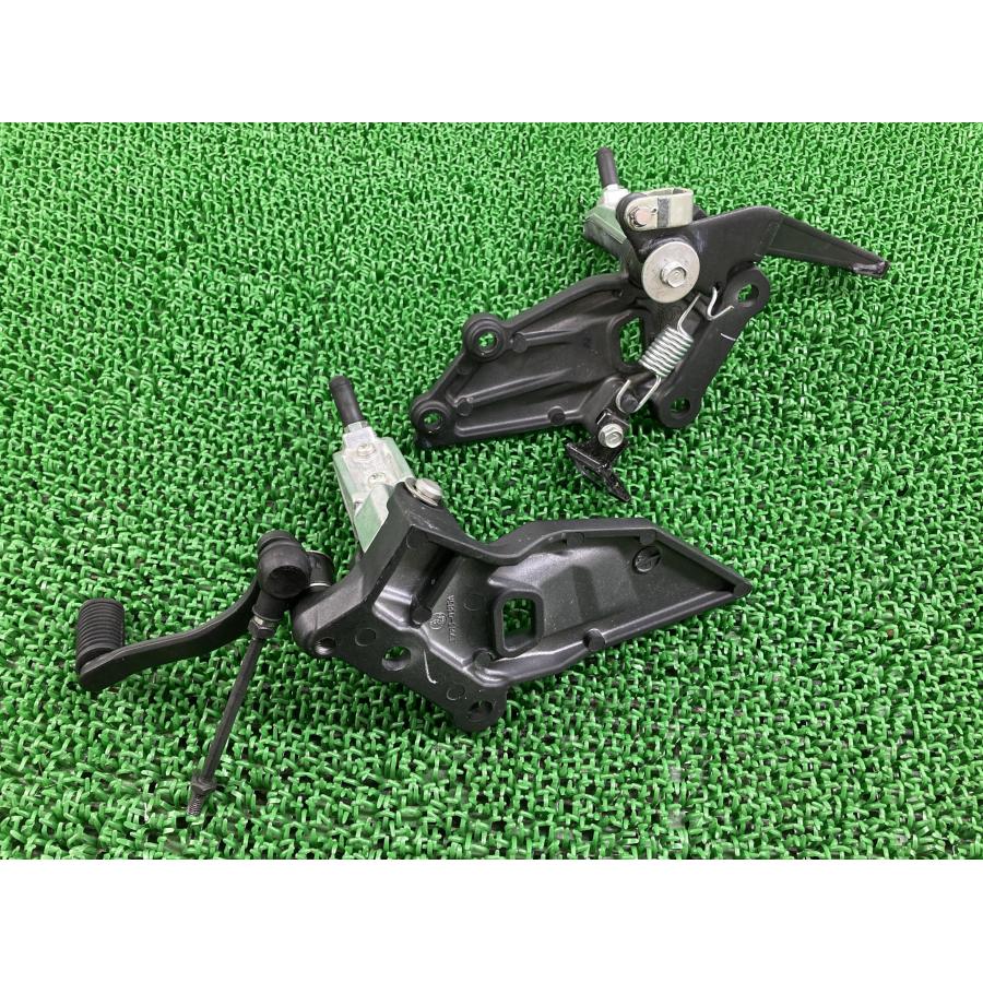 カワサキ NINJA250R ステップ 左右 35063-0385A/35063-0386A カワサキ NINJA250R ステップ 左右 35063-0385A/35063-0386A