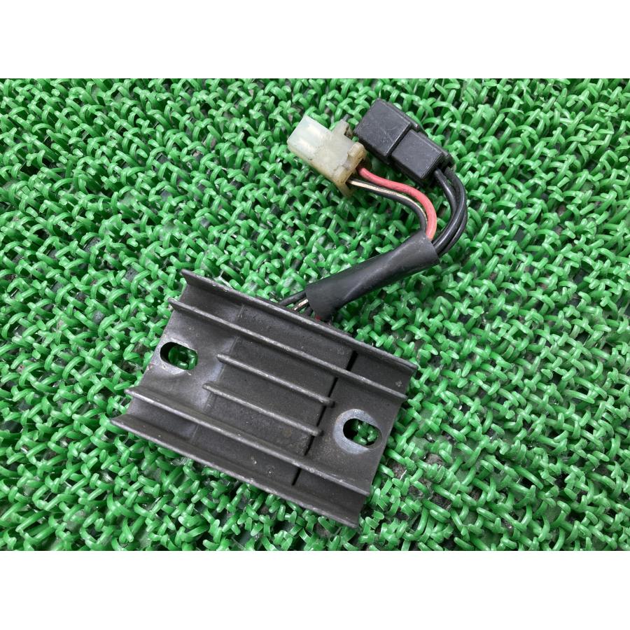 ST250 レギュレター スズキ 純正 バイク 部品 NJ4AA レクチファイアー レギュレーター グラストラッカー 品薄 【中古】 80 スズキ（SUZUKI） ST250 レギュレター 純正 中古 バイク 部品 NJ4AA