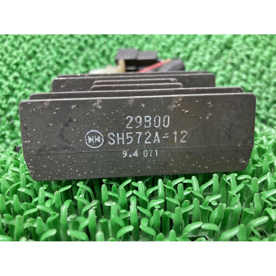 ST250 レギュレター スズキ 純正 バイク 部品 NJ4AA レクチファイアー レギュレーター グラストラッカー 品薄 【中古】 79 スズキ（SUZUKI） ST250 レギュレター 純正 中古 バイク 部品 NJ4AA