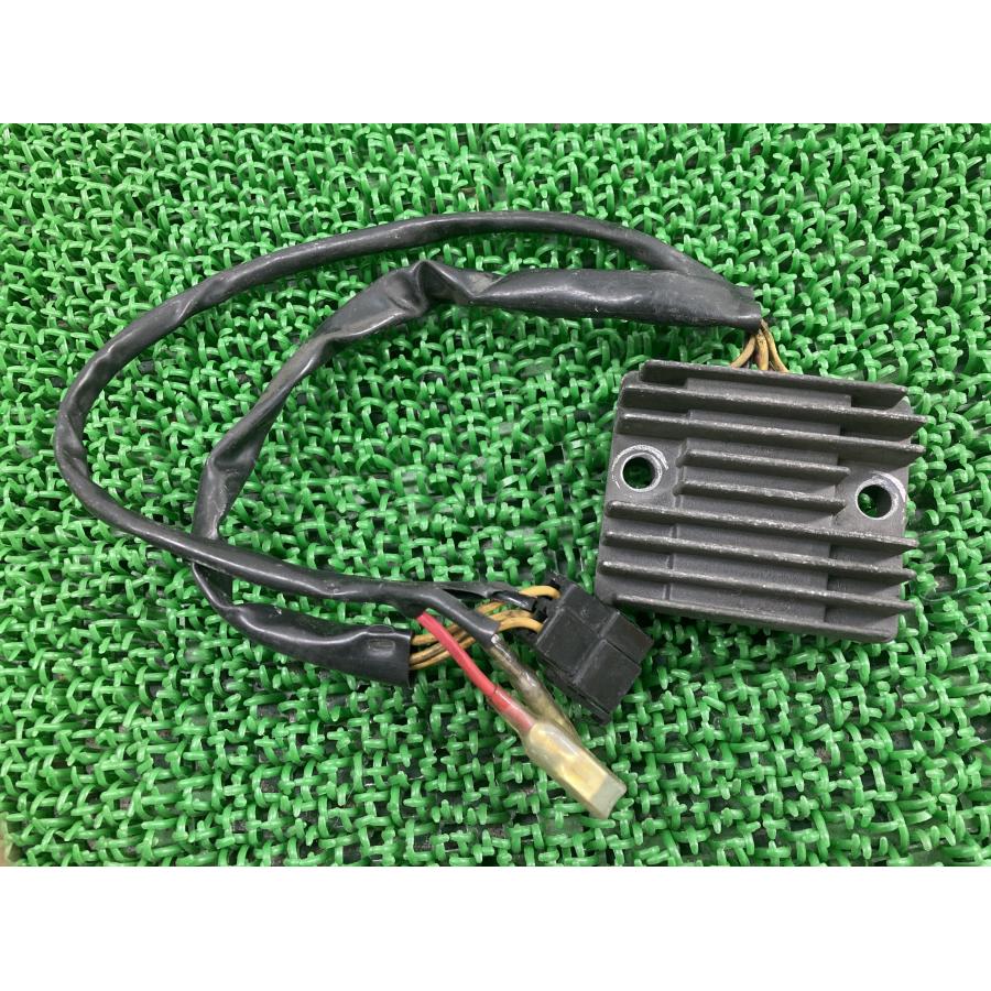 DR125 DR200 レギュレター スズキ 純正 バイク 部品 SH553B-13 08D10 DR125SE DR200SE レギュレーター レクチファイアー 【中古】 81 スズキ（SUZUKI） DR125 DR200 レギュレター 純正 中古 バイク 部品