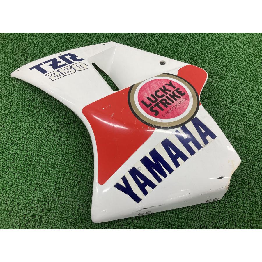 TZR250 サイドカウル 左 赤/白 1KT ヤマハ 純正 中古 バイク 部品 当時物 ペイント素材に 割れ欠け無し 車検 Genuine 88 ヤマハ発動機 TZR250 サイドカウル 左 赤/白 1KT ヤマハ 純正 中古