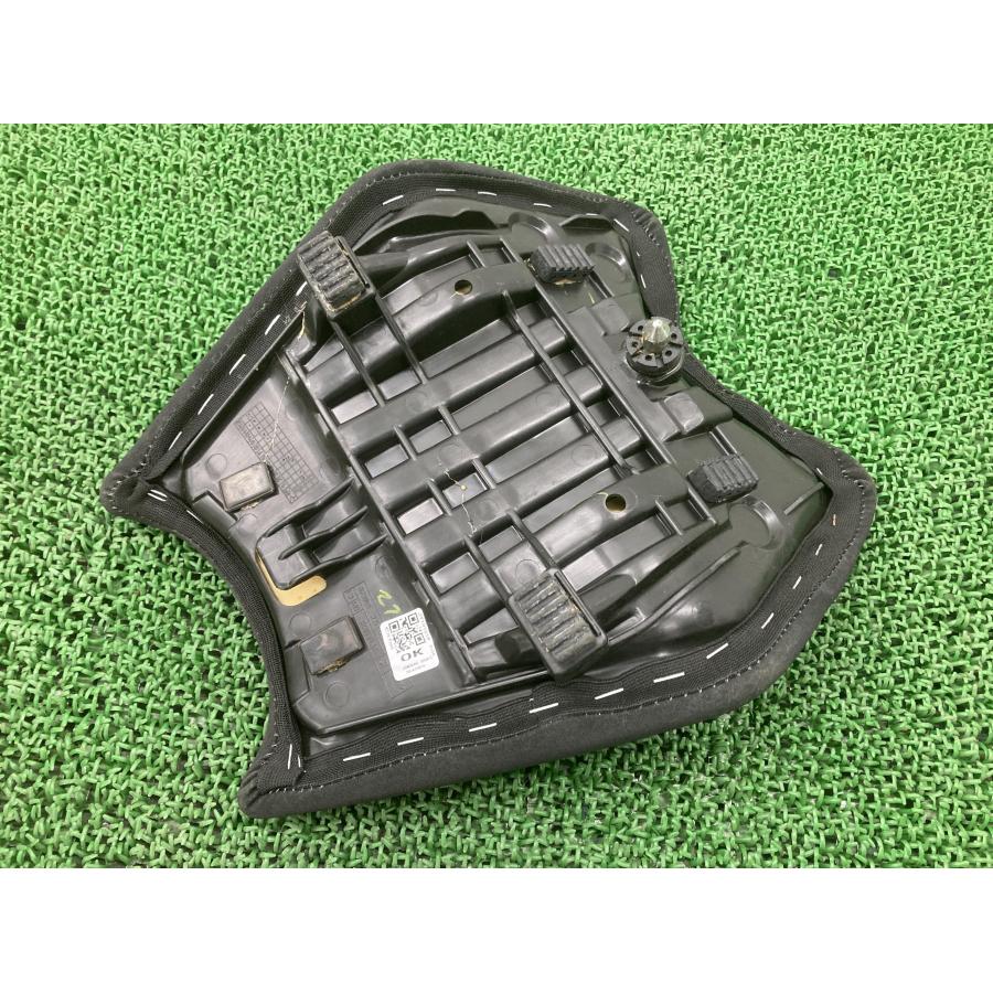 RC390 フロントシート 100259 KTM 純正 中古 バイク 部品 修復素材や張替えベースに 品薄 希少品 車検 Genuine 27 RC390 フロントシート 100259 KTM 純正 中古 バイク 部品 修復素材や