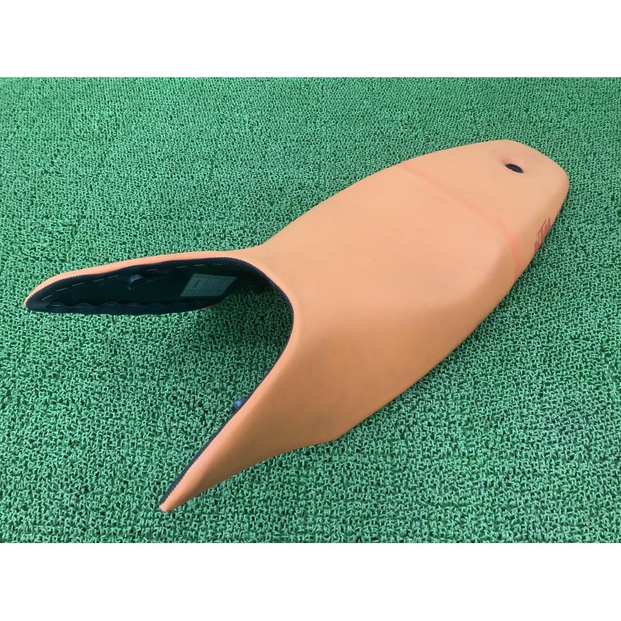 990スーパーデューク シート 61007040000 VBKVD94005M912*** KTM 純正 中古 バイク 部品 2005年式外し 修復素材や張替えベースに 品薄 26 990スーパーデューク シート 61007040000 VBKVD94005M912*** KTM 純正