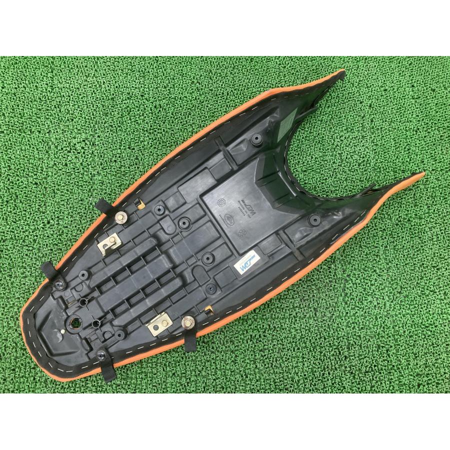990スーパーデューク シート 61007040000 VBKVD94005M912*** KTM 純正