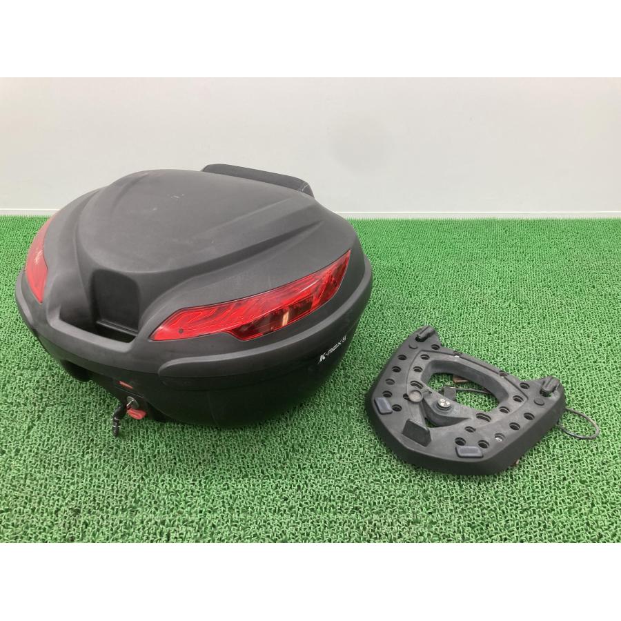 K-MAX製 トップケース 社外 バイク 部品 リアボックス 鍵 ベース付き バックレスト カスタム素材に 割れ欠け無し 【中古】 1 K-MAX製 トップケース 社外 中古 バイク 部品 リアボックス 鍵 ベース