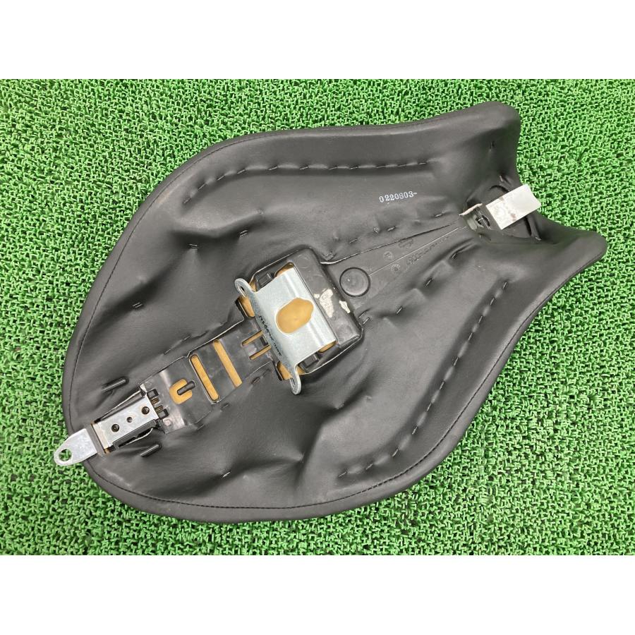 XL883N シート ハーレー 純正 中古 バイク 部品 スポーツスター