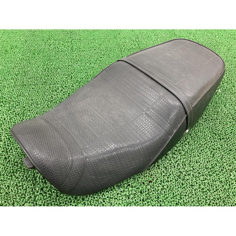 ZRX400 シート 1753 ZR400E-311*** カワサキ 純正 バイク 部品 1998年式外し ZR400E ZRX-2 ZRX-IIにも 破れ無し 【中古】 43 カワサキ（Kawasaki） ZRX400 シート 1753 ZR400E-311*** 純正 中古