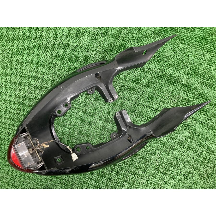 GSX1300Rハヤブサ テールカウル 黒 24F0 スズキ 純正 バイク 部品 2000年式外し GW71A テールランプ 割れ欠け無し 品薄 【中古】 5 スズキ（SUZUKI） GSX1300Rハヤブサ テールカウル 黒 24F0 純正 中古