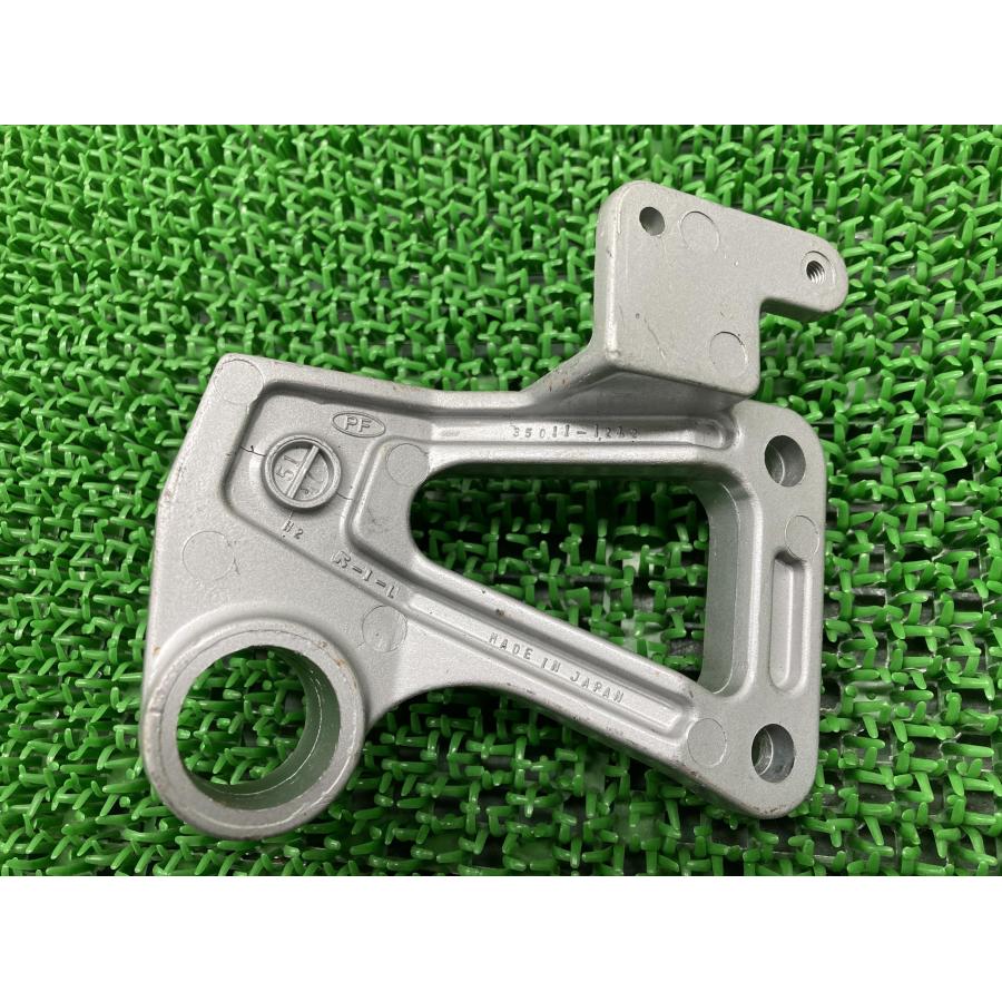 カワサキ（Kawasaki） GPZ400R タンデムステップホルダー 左 35011