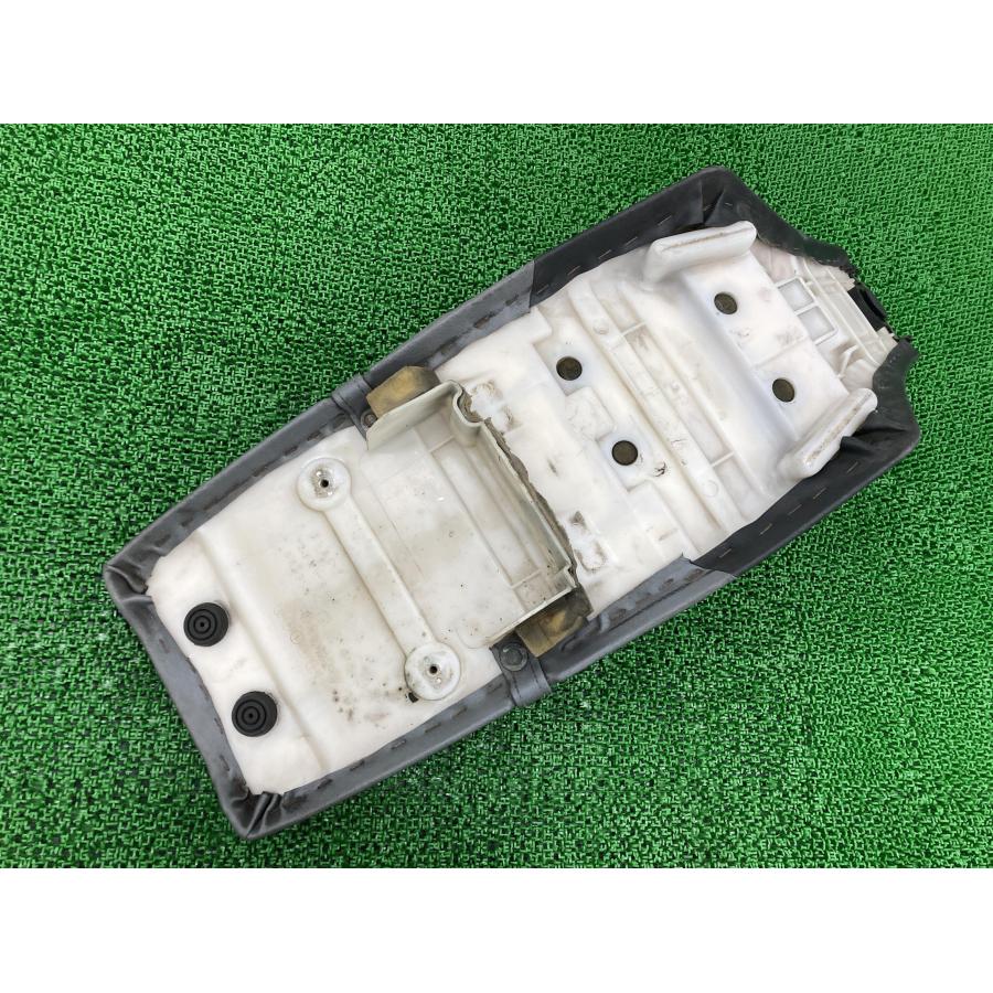 TW200 シート 2JX ヤマハ 純正 バイク 部品 2JL シートバンド 修復素材に 品薄 希少品 車検 Genuine 【中古】 32 ヤマハ発動機 TW200 シート 2JX ヤマハ 純正 中古 バイク 部品 2JL