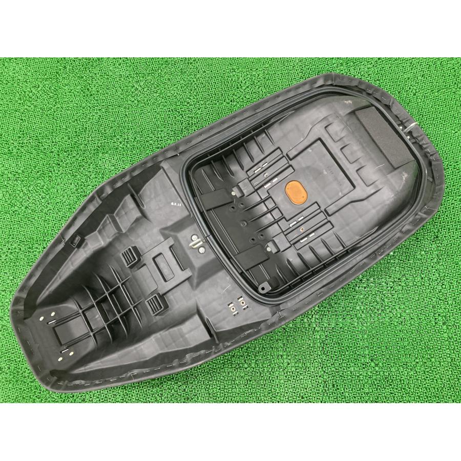 シルバーウイング400GT シート ホンダ 純正 中古 バイク 部品 NF03 修復素材や張り替えベースに 品薄 希少品 車検 Genuine 46 ホンダ（HONDA） シルバーウイング400GT シート 純正 中古 バイク 部品