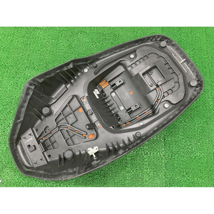 スカイウェイブ650 シート 10G スズキ 純正 中古 バイク 部品 CP52A SKYWAVE650 バックレスト 修復素材や張り替えベースに 品薄 44 スズキ（SUZUKI） スカイウェイブ650 シート 10G 純正 中古 バイク