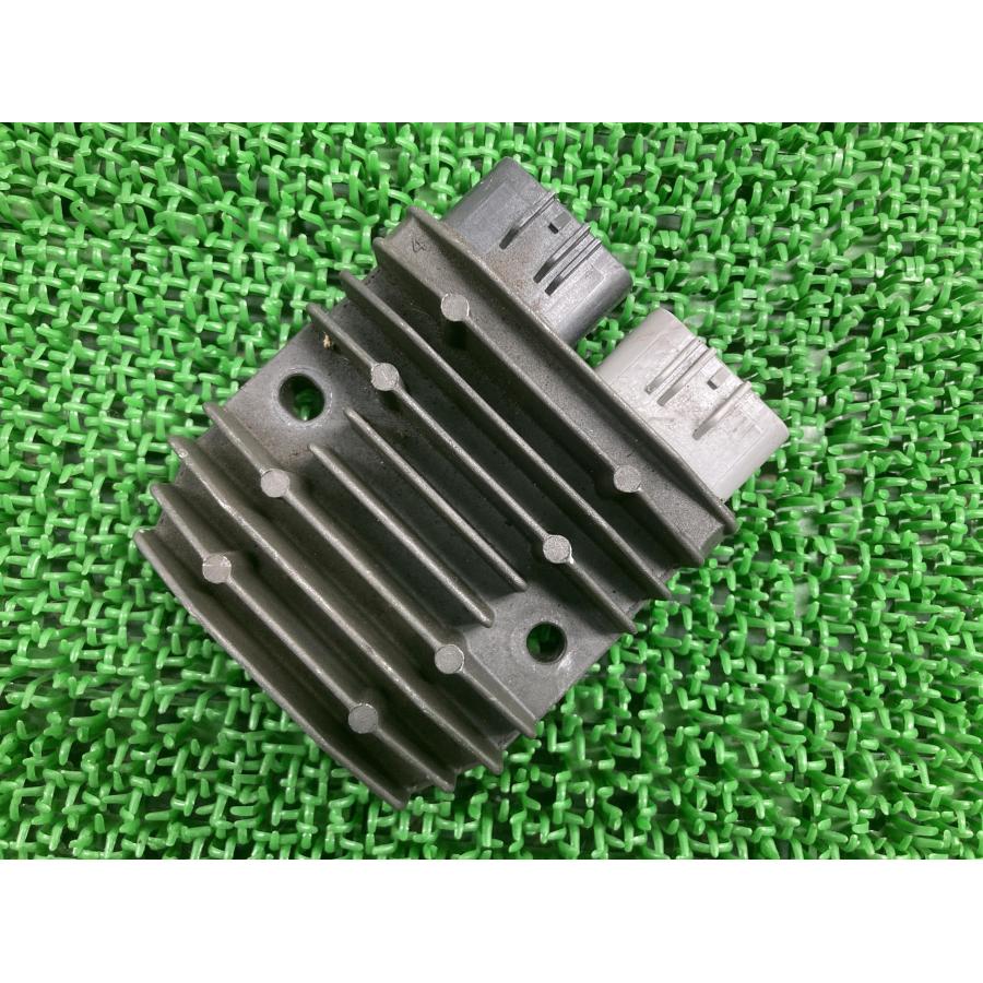 YZF-R1 レギュレター ヤマハ 純正 バイク 部品 RN20 ギュレーター レクチファイアー MT-01 FZ-1 車検 Genuine 【中古】 40 ヤマハ発動機 YZF-R1 レギュレター ヤマハ 純正 中古 バイク 部品 RN20