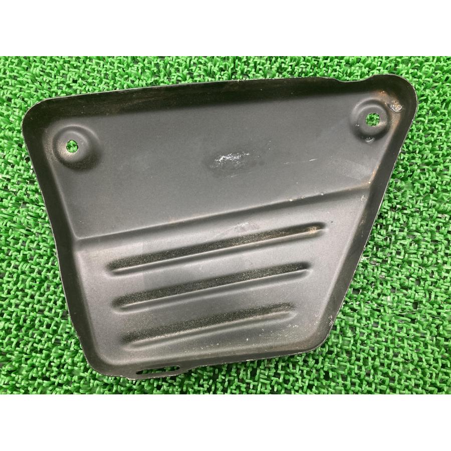 ヤマハ発動機 V-MAX サイドカバー 右 黒/ガンM ヤマハ 純正 中古 ヤマハ発動機 V-MAX サイドカバー 右 黒/ガンM ヤマハ 純正 中古