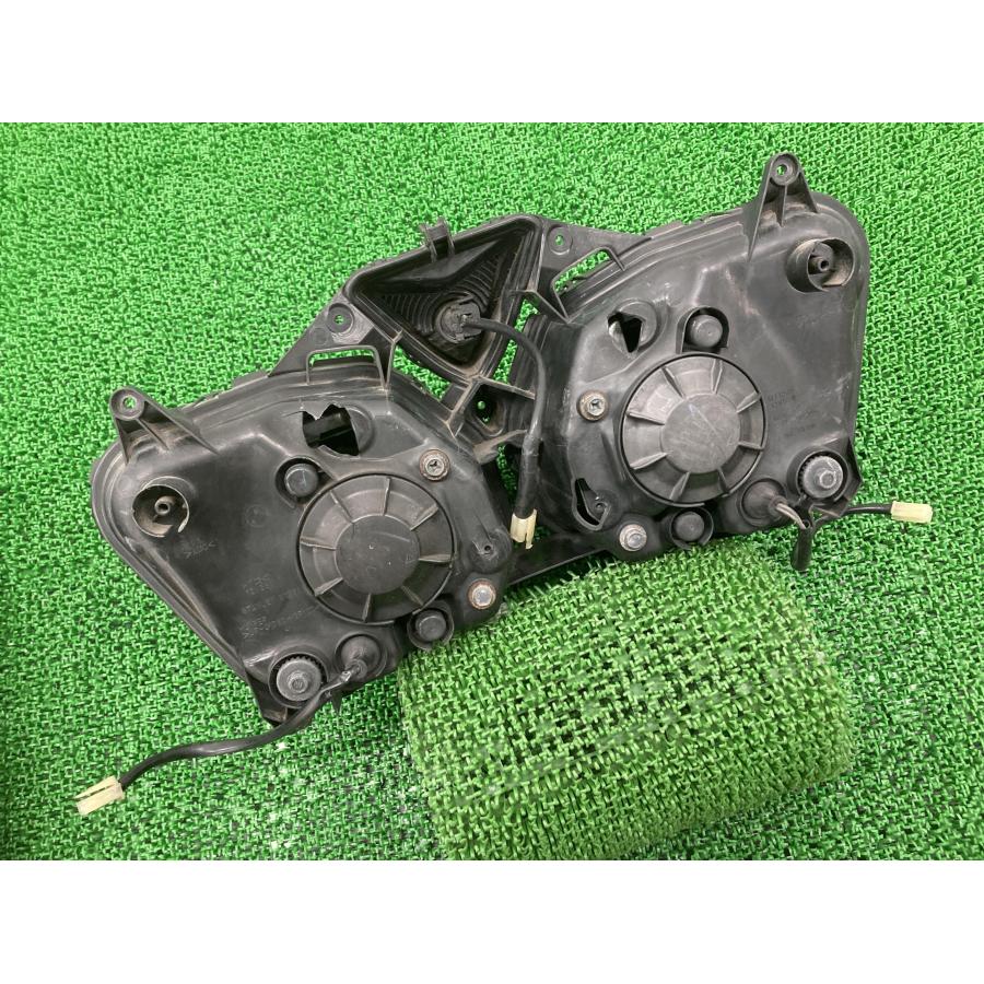 YZF-R25 ヘッドライト W1256 ヤマハ 純正 中古 バイク 部品 RG10J 修復素材に コケキズ無し 品薄 希少品 車検 Genuine 86の画像
