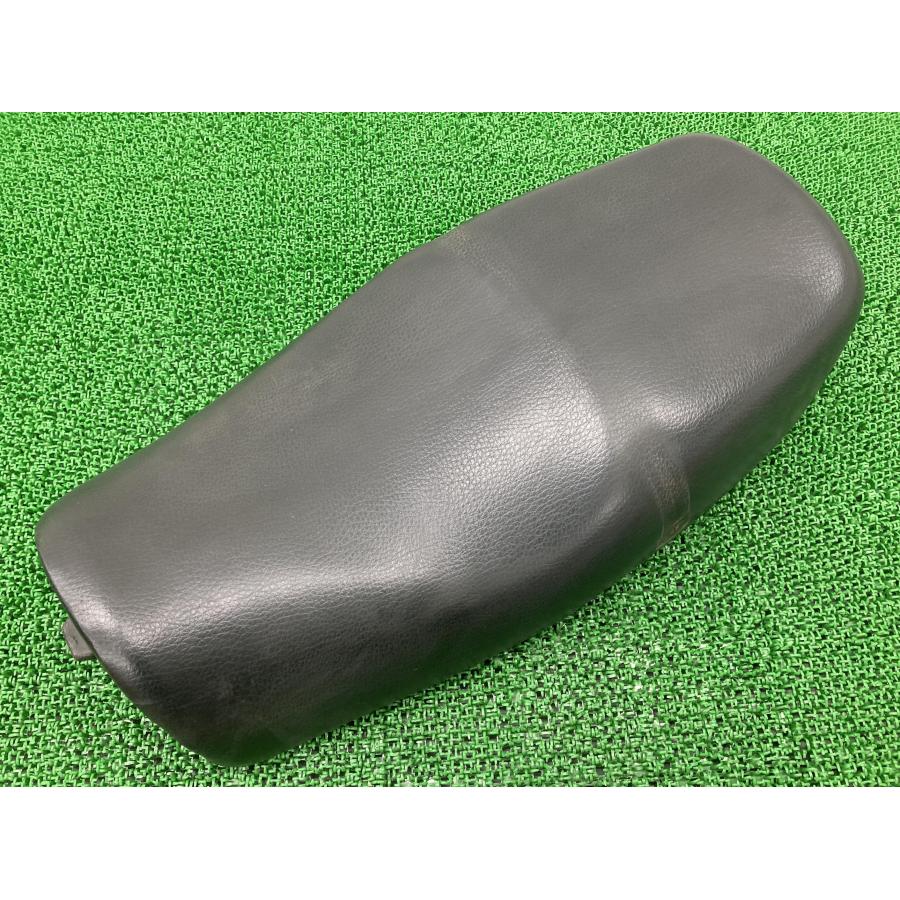 ゼファー750 シート 53001-1621 カワサキ 純正 バイク 部品 ZR750C 修復素材や張り替えベースに 品薄 希少品 車検 Genuine 【中古】 86 カワサキ（Kawasaki） ゼファー750 シート 53001-1621 純正 中古
