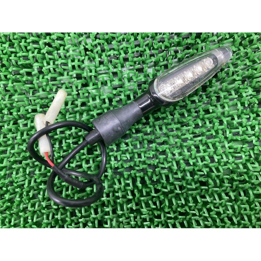 デイトナ675R ウインカー 片側 001799 トライアンフ(TRIUMPH) 純正 バイク 部品 トライアンフ オプション LED 希少品 品薄 【中古】 23 デイトナ675R ウインカー 片側 001799 トライアンフ(TRIUMPH) 純正