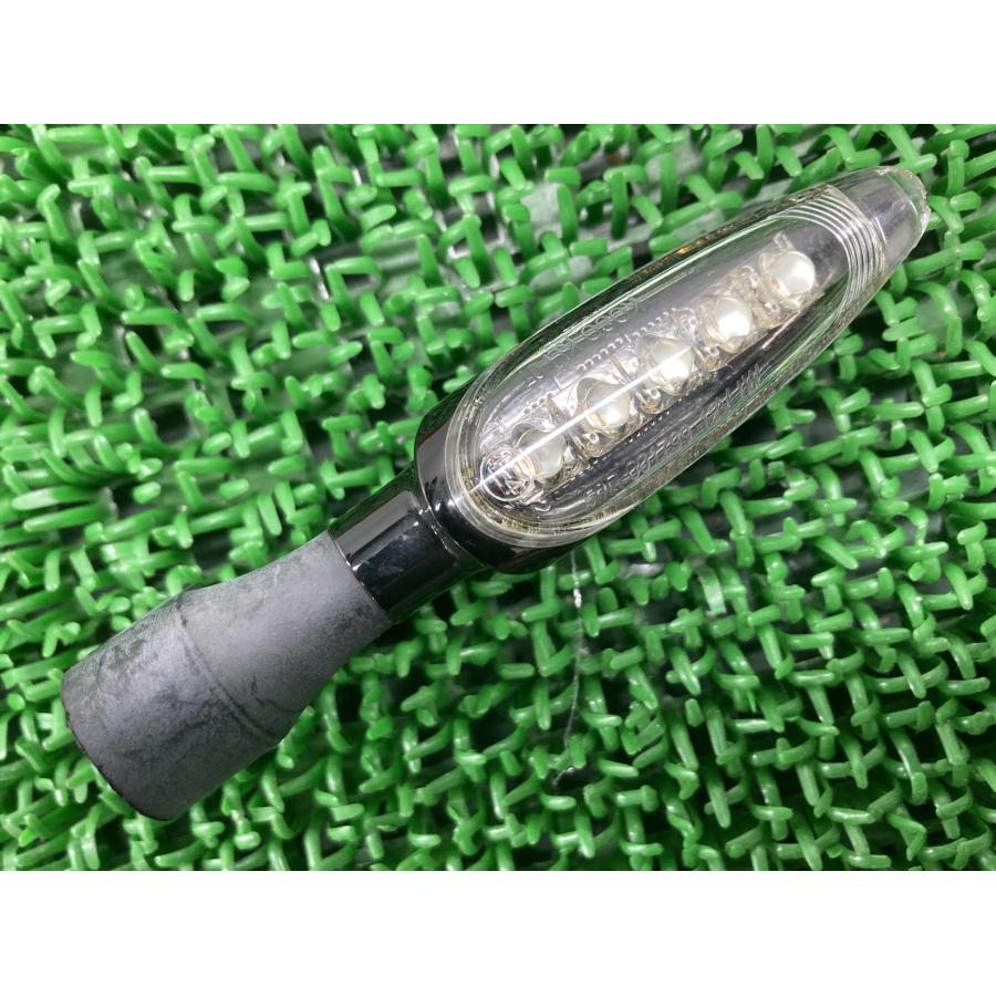 デイトナ675R ウインカー 片側 001799 トライアンフ(TRIUMPH) 純正 トライアンフ オプション LED 割れ欠け無し 品薄 【中古】 25 デイトナ675R ウインカー 片側 001799 トライアンフ(TRIUMPH) 純正